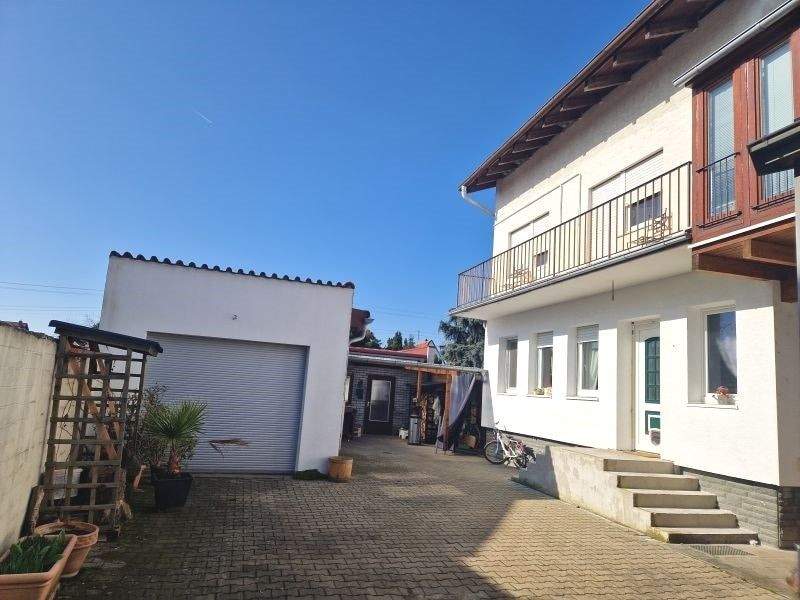 Großes 1, 2 oder 3-Familienhaus mit Garagen, Pool und herrlich großem Garten, 67259 Beindersheim