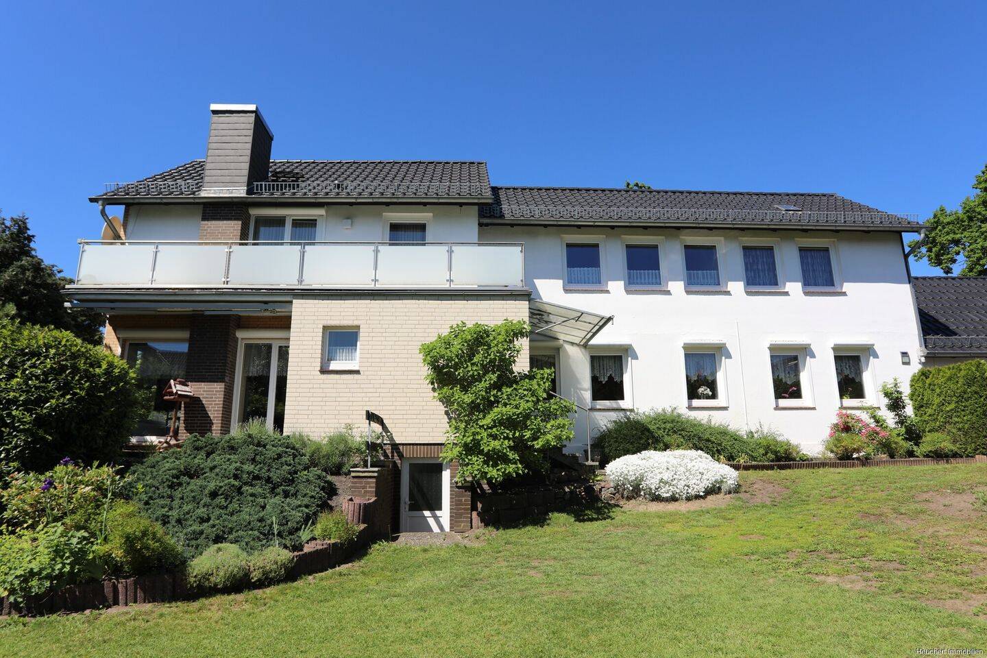 Familienfreundliches Wohnhaus mit Nebengebäude auf großem Grundstück, 38518 Gifhorn
