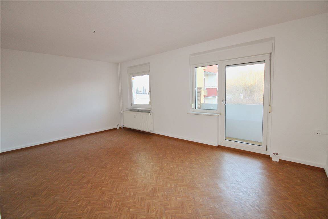 Familienfreundliche Eigentumswohnung mit Preisvorteil sichern!, 98528 Suhl (Goldlauter Suhl Gehlberg Schmiedefeld Vesser)
