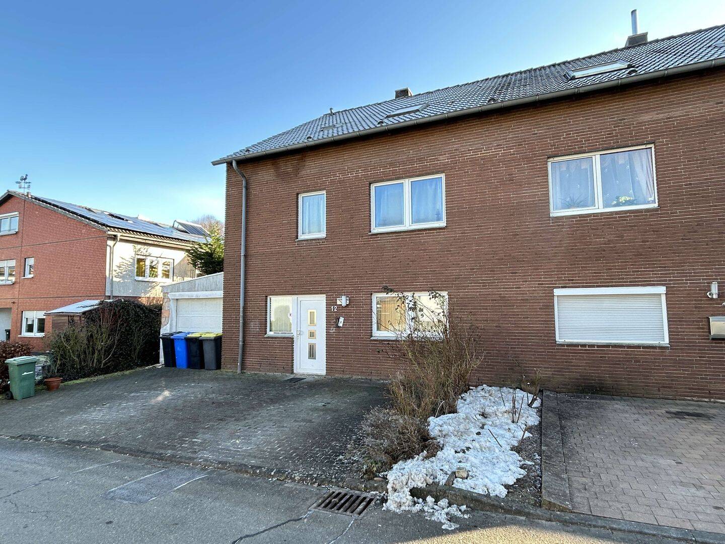 Charmante Doppelhaushälfte mit Garten, Terrasse, Garage in Warburg-Bonenburg, 34414 Warburg