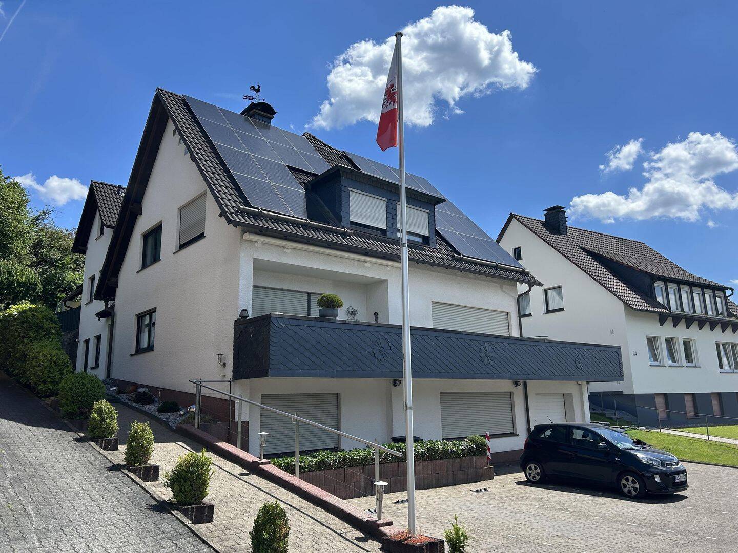 Attendorn: Großzügige Maisonettewohnung mit separaten Eingang, sonnigen Balkon-/ Terrassenbereichen, 57439 Attendorn