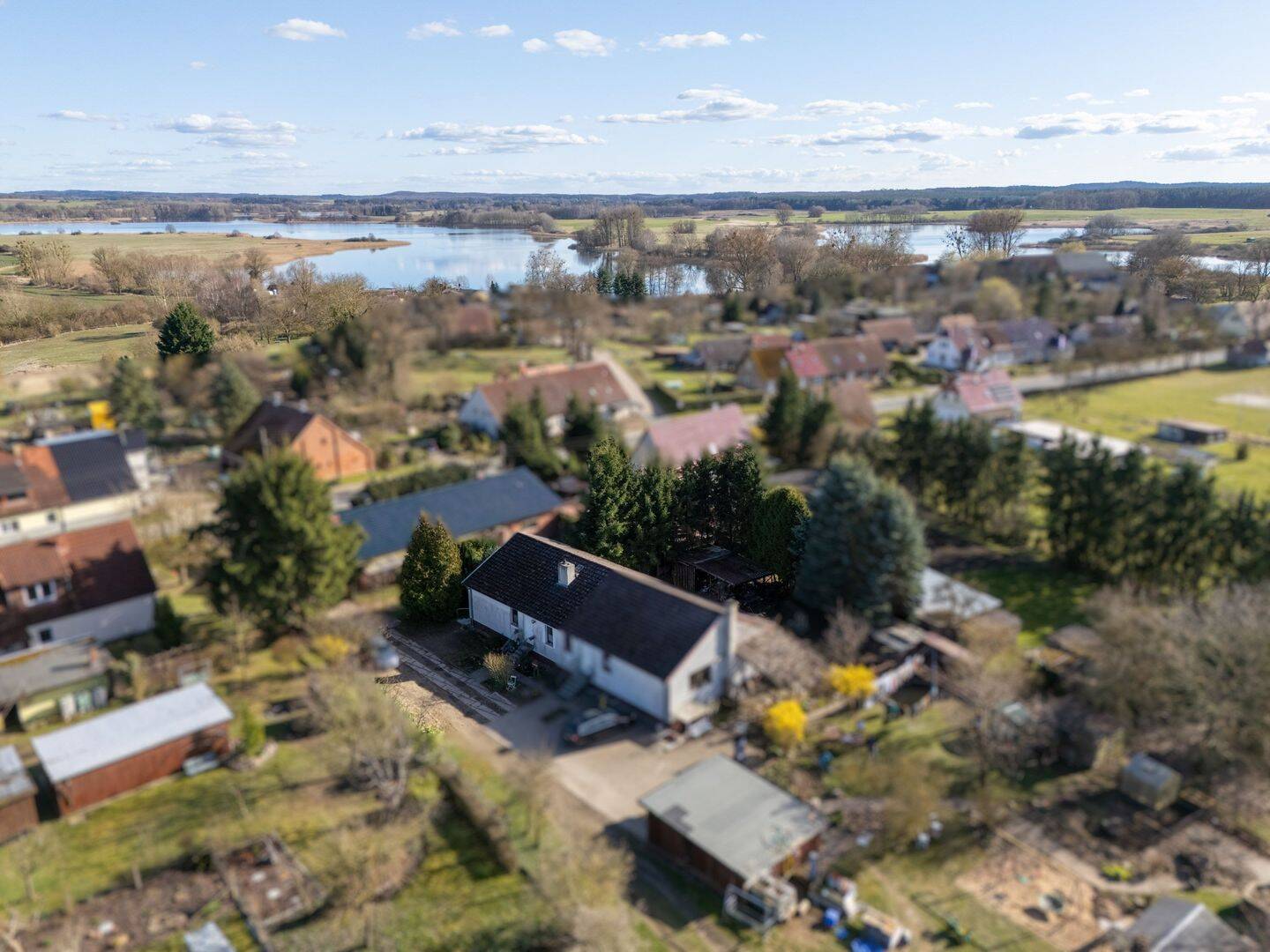 Ruhige Wohnlage: Große, gepflegte Doppelhaushälfte mit Grundstück, 17237 Blankensee