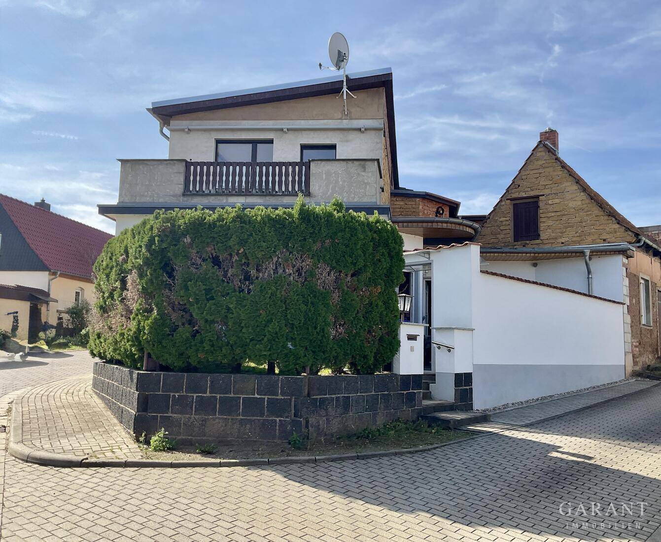 Reiheneckhaus bei Hettstedt, acht Zimmer, Garage, technisch erneuern, 6456 Arnstein