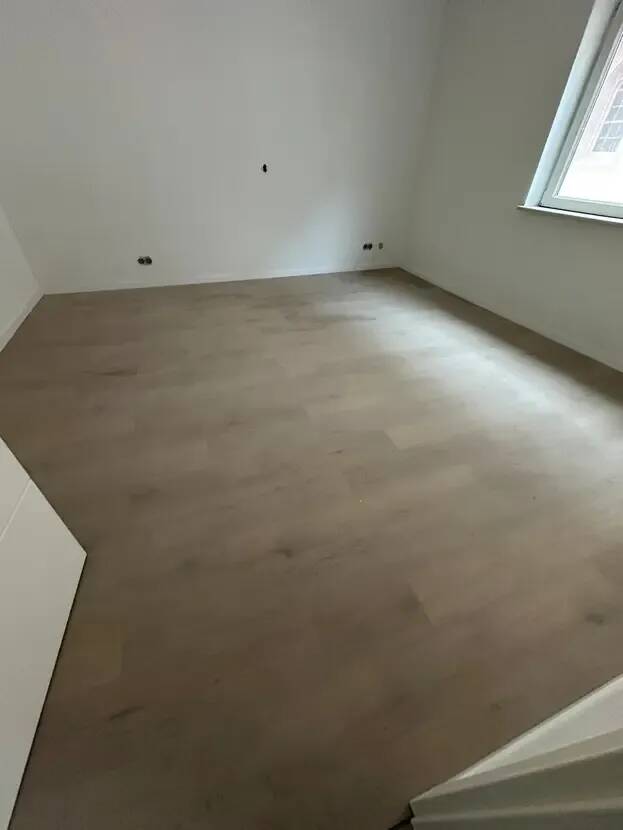 Teilmodernisierte Altbauwohnung mit großzügigem Grundriss, 63928 Eichenbühl