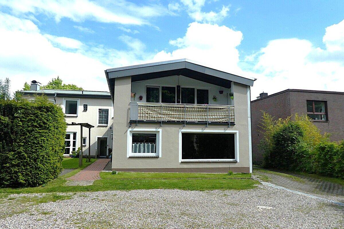 KIEL-HOLTENAU: Großzügige und freiwerdende 4,5-Zimmer-Wohnung über 2 Ebenen mit Loggia und Carport, 24159 Kiel (Friedrichsort Holtenau Pries Schilksee Wik)