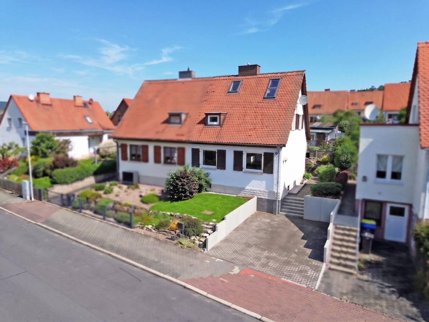 Charmante Doppelhaushälfte mit liebevoll angelegtem Garten am Wartenberg, 99817 Eisenach