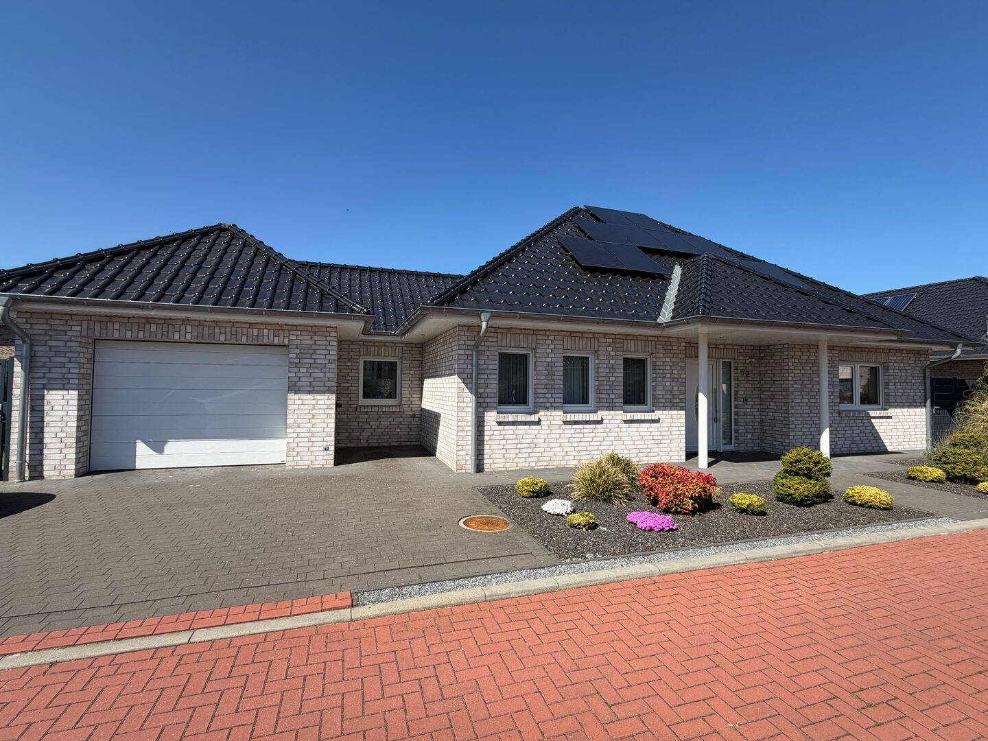 Repräsentativer Walmdachbungalow mit Wintergarten und Garage in erstklassiger Wohnlage an der Hase!, 49770 Dohren