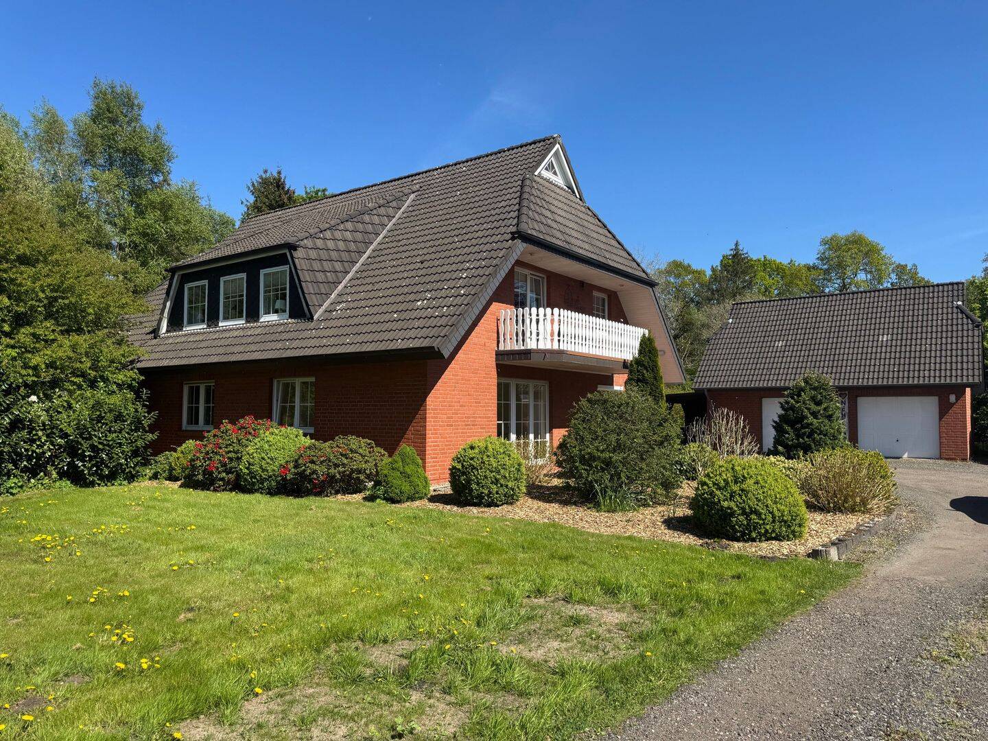 Wohnhaus mit Einliegerwohnung und Doppelgarage, 27442 Gnarrenburg