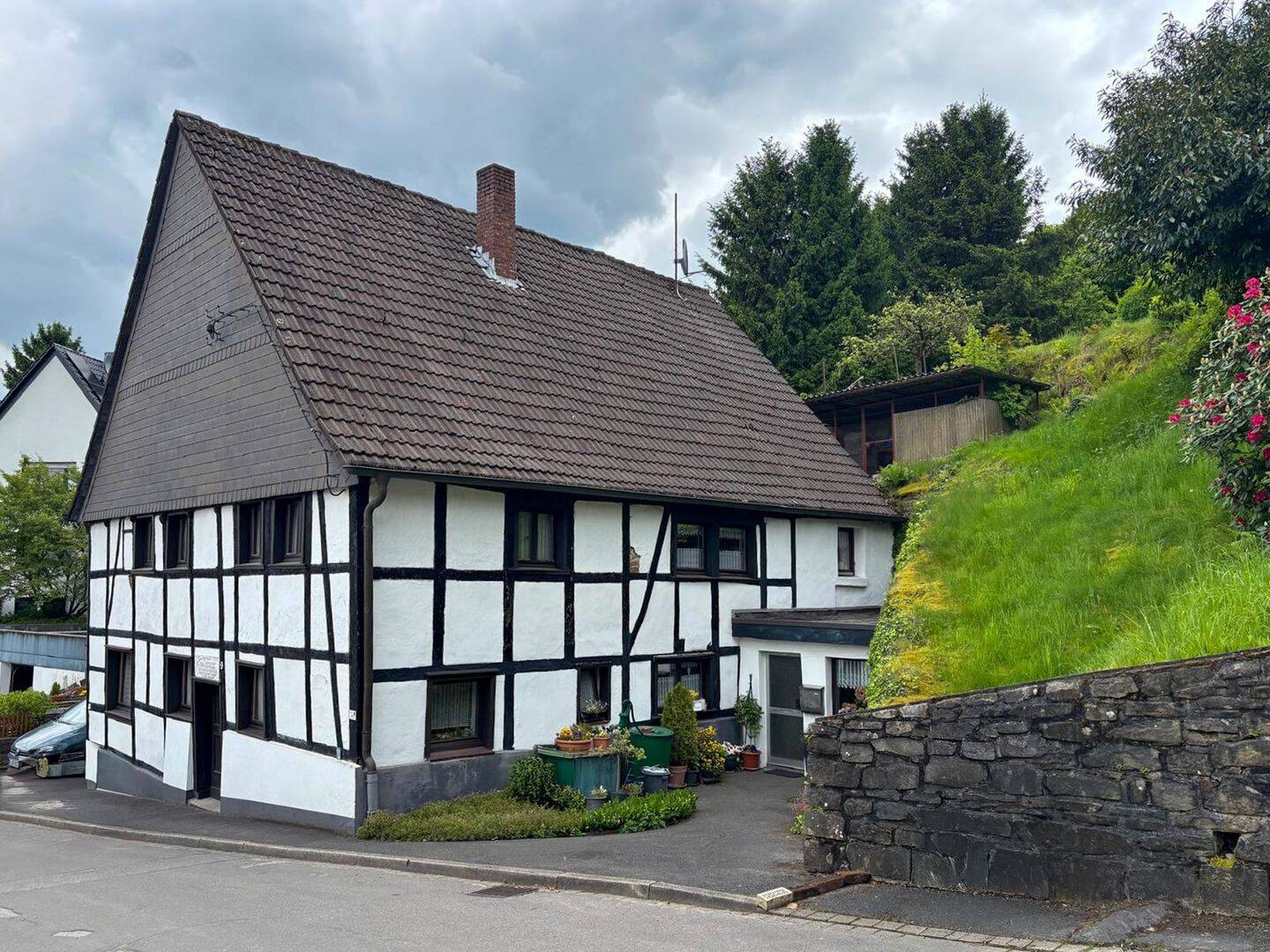 Historisches Fachwerkhaus mit Garage und großem Naturgrundstück in Herbede, 58456 Witten