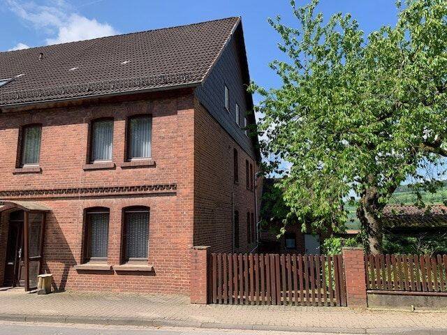 Renovierungsbedürftige Doppelhaushälfte in Hanglage mit Weserblick, 37619 Bodenwerder