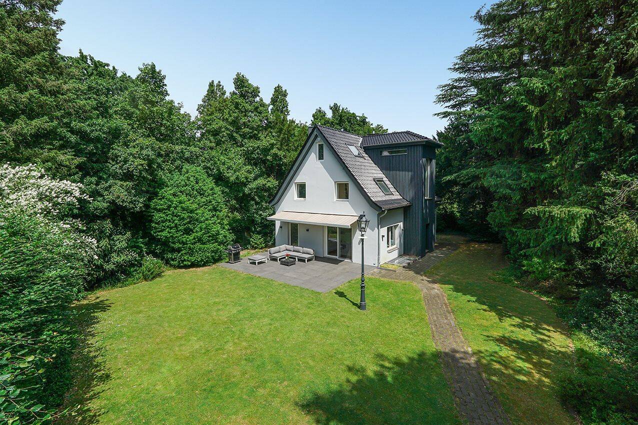 Modernisiertes Einfamilienhaus mit großem Garten in urbaner Bestlage