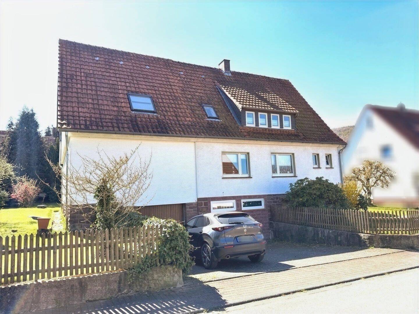Großzügiges Ein- bis Zweifamilienhaus mit tollem Grundstück in Wesertal-Gieselwerder, 34399 Wesertal