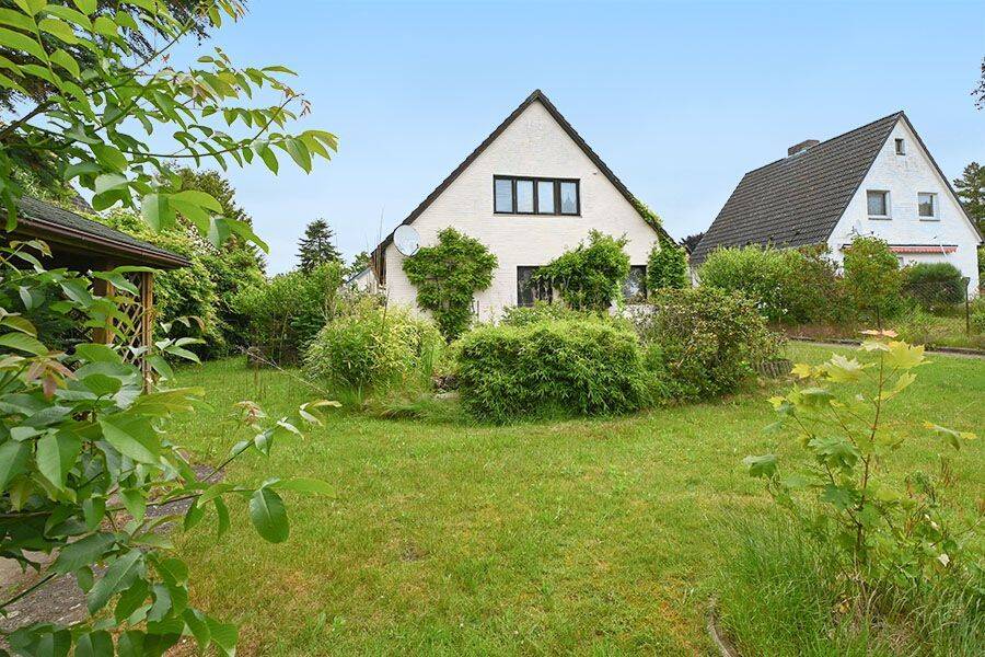 Sanierungsbedürftiges Einfamilienhaus mit viel Potential auf liebevoll angelegtem Grundstück!, 23881 Borstorf