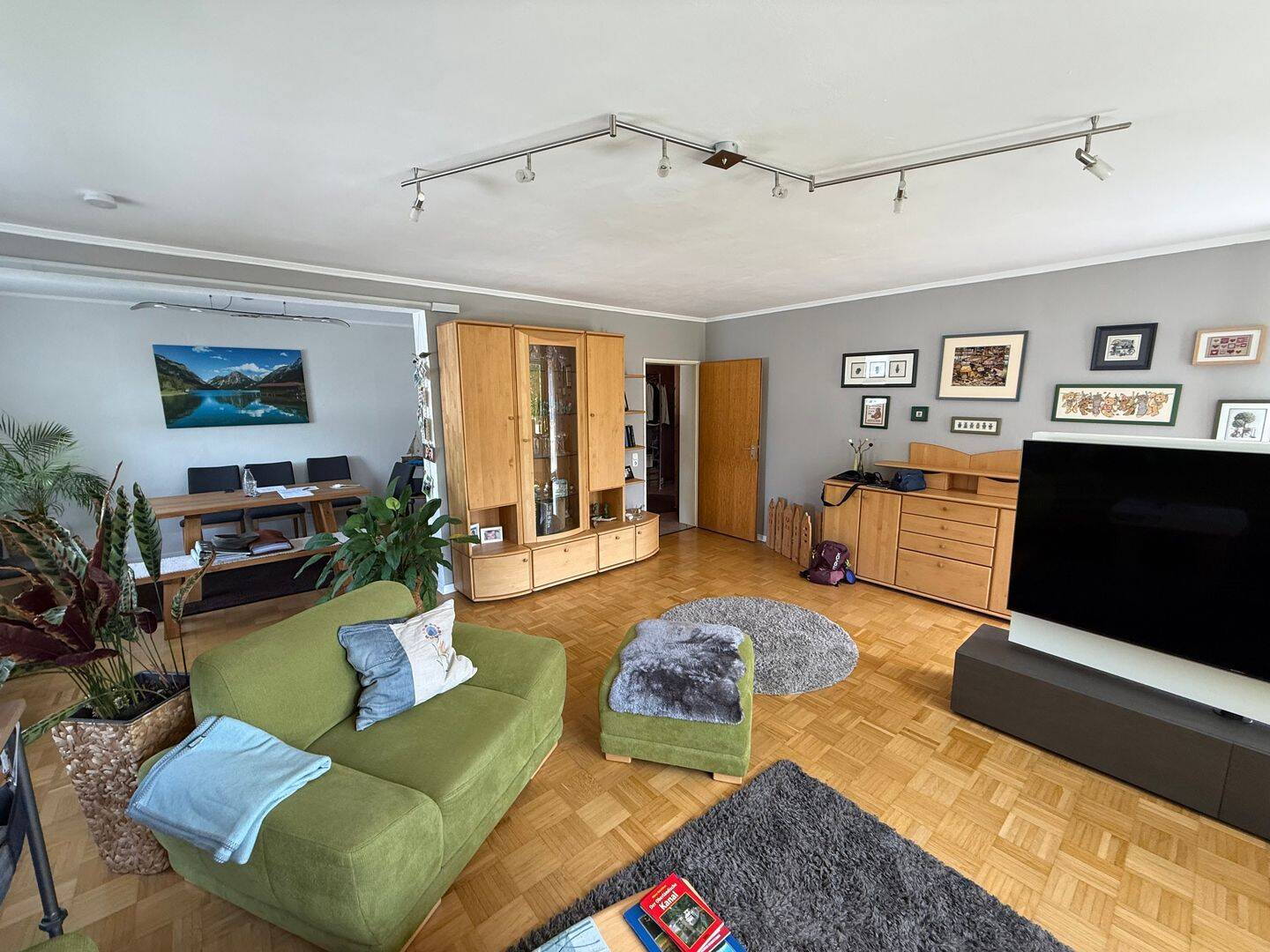 Großzügiges Wohnen: 3,5-4-Zimmer-ETW im 2. OG mit Südbalkon, EBK & Garage – Innenstadt Ost / Körne.
