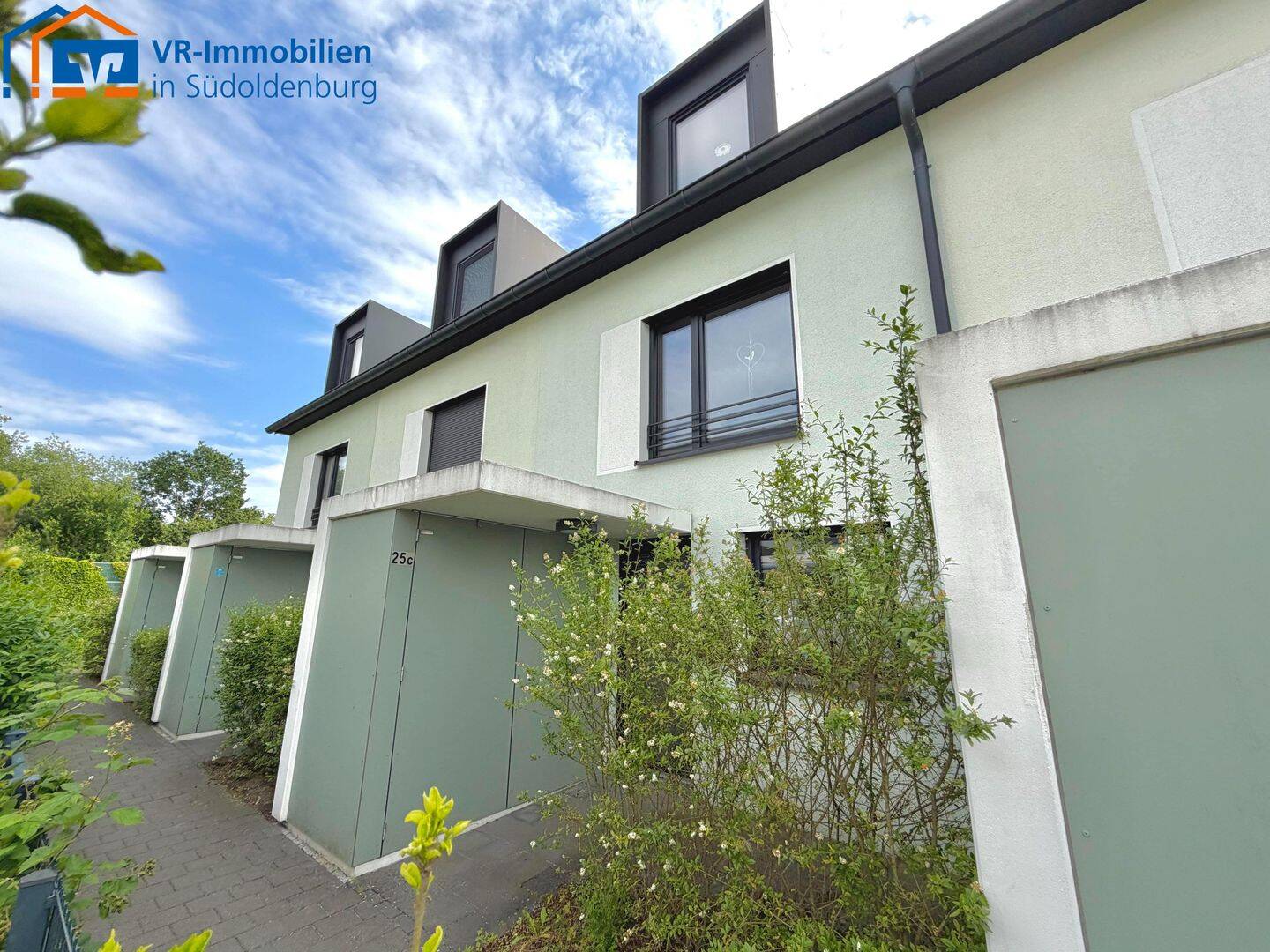 Familienglück in zentraler Lage – Ihr modernes Reihenmittelhaus in Cloppenburg!, 49661 Cloppenburg