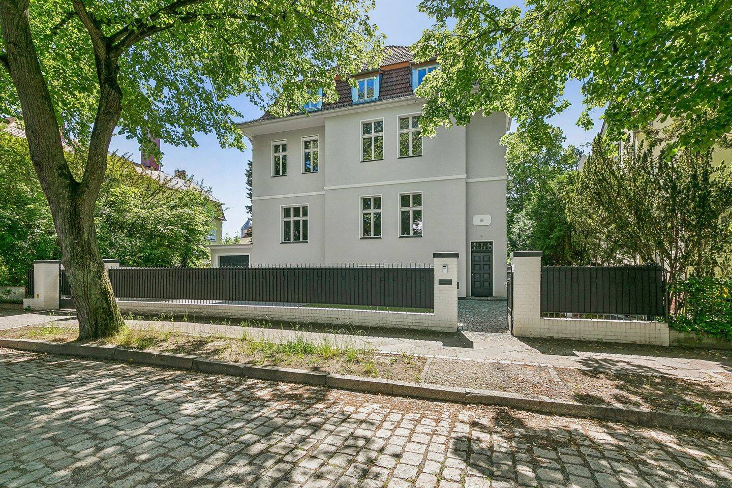 Luxus auf allen Ebenen – saniertes Anwesen in Lichterfelde-West, 12205 Berlin (Steglitz-Zehlendorf Lichterfelde)