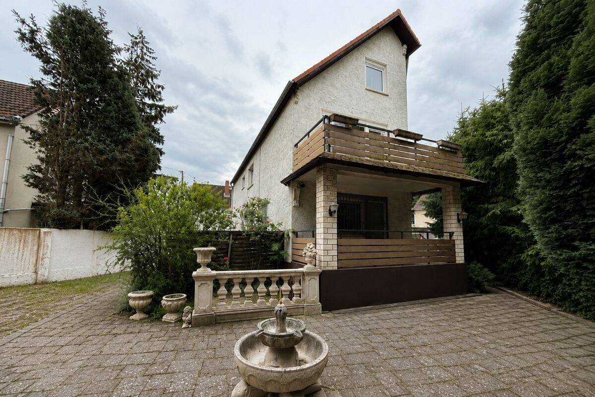 Vielseitiges Wohn- und Geschäftshaus mit großem Grundstück und Entwicklungspotenzial in Frankfurt-Bonames