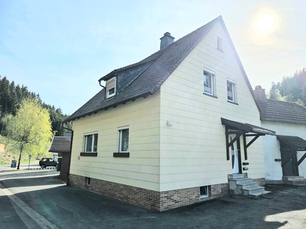 Geräumiges 1-Familien-Wohnhaus mit zusätzlichem Wirtsgebäude, 96352 Wilhelmsthal