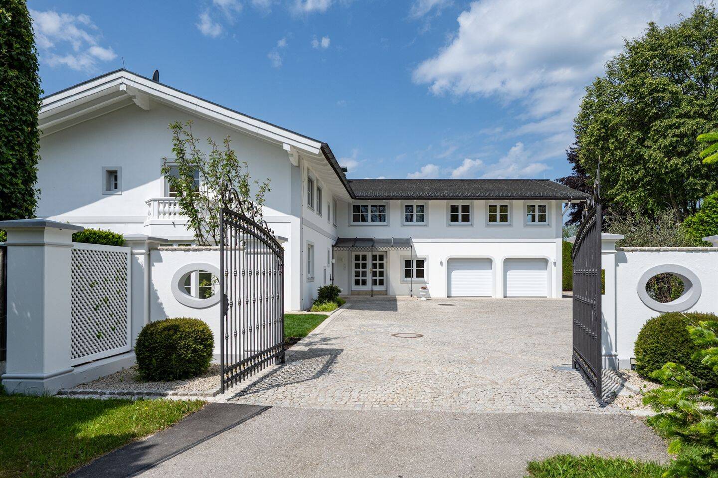 AIGNER – Exklusive Luxusvilla in Sauerlach (Altkirchen) – Mediterranes Flair trifft oberbayerische Lebensqualität, 82054 Sauerlach
