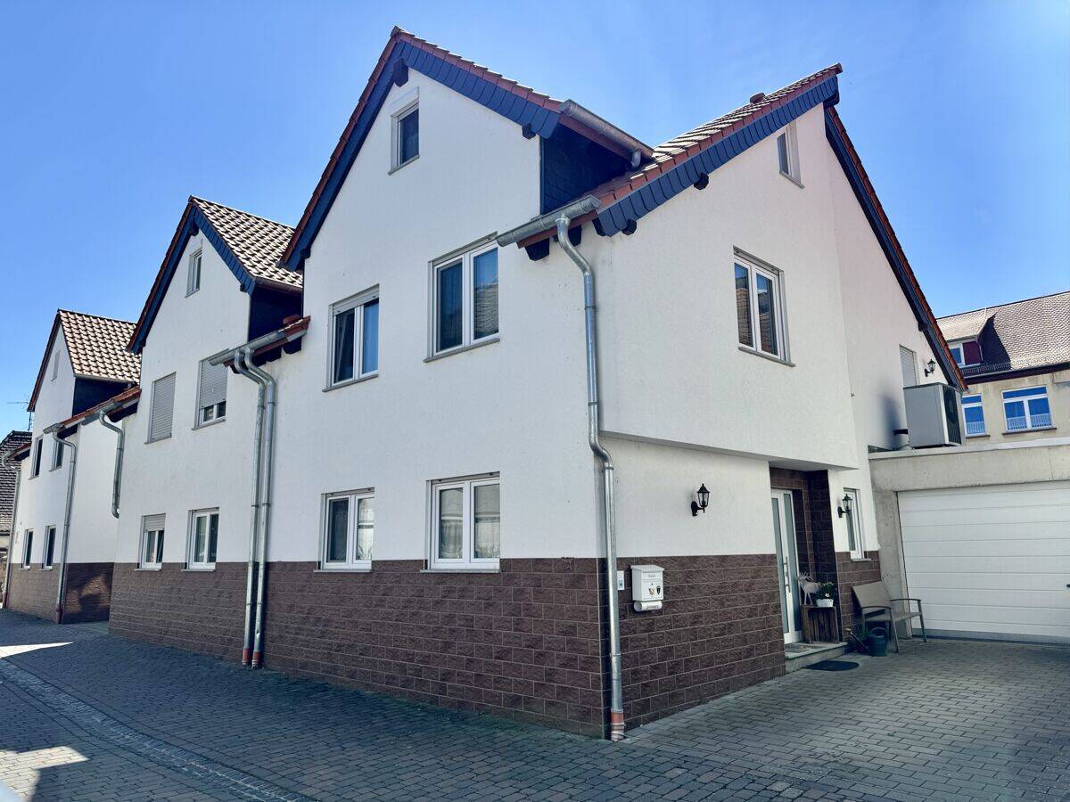 Neuwertiges Familienhaus mit Wohlfühlfaktor – Einbauküche, Wärmepumpe, Kachelofen, Klima & Terrasse