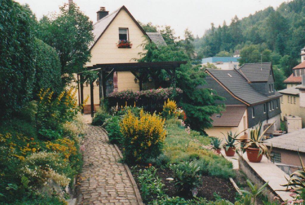 Ruhig wohnen, naturnah leben – Einfamilienhaus mit großer Terrasse und Garage, 96355 Tettau