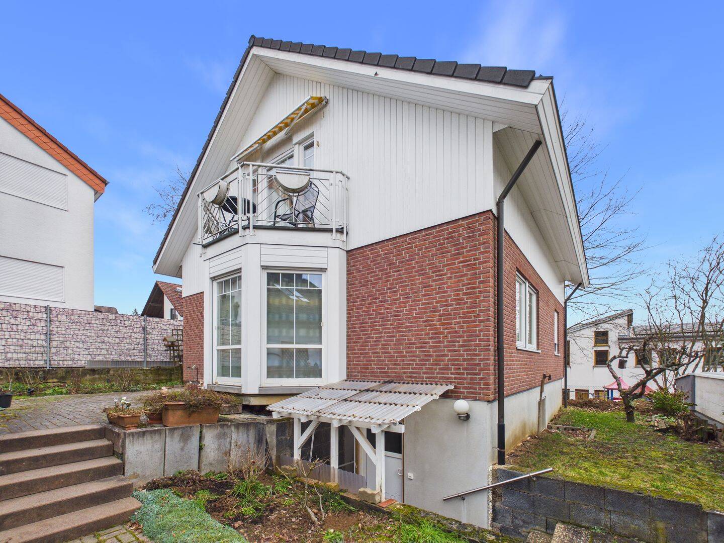 Gepflegtes Einfamilienhaus mit Carport in ruhiger Wohnlage von Limeshain-Himbach, 63694 Limeshain