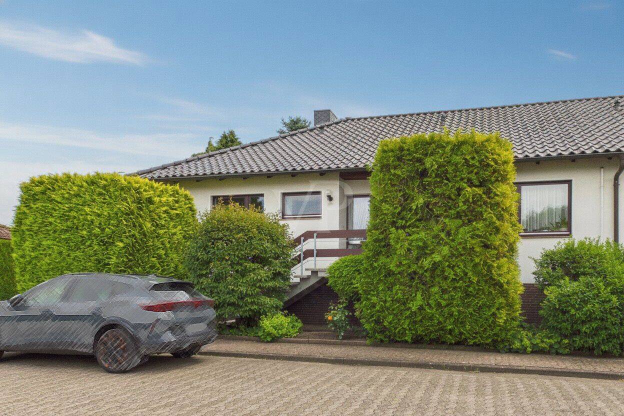 Doppelhaushälfte mit Winkel-Bungalow Charakter, 30826 Garbsen