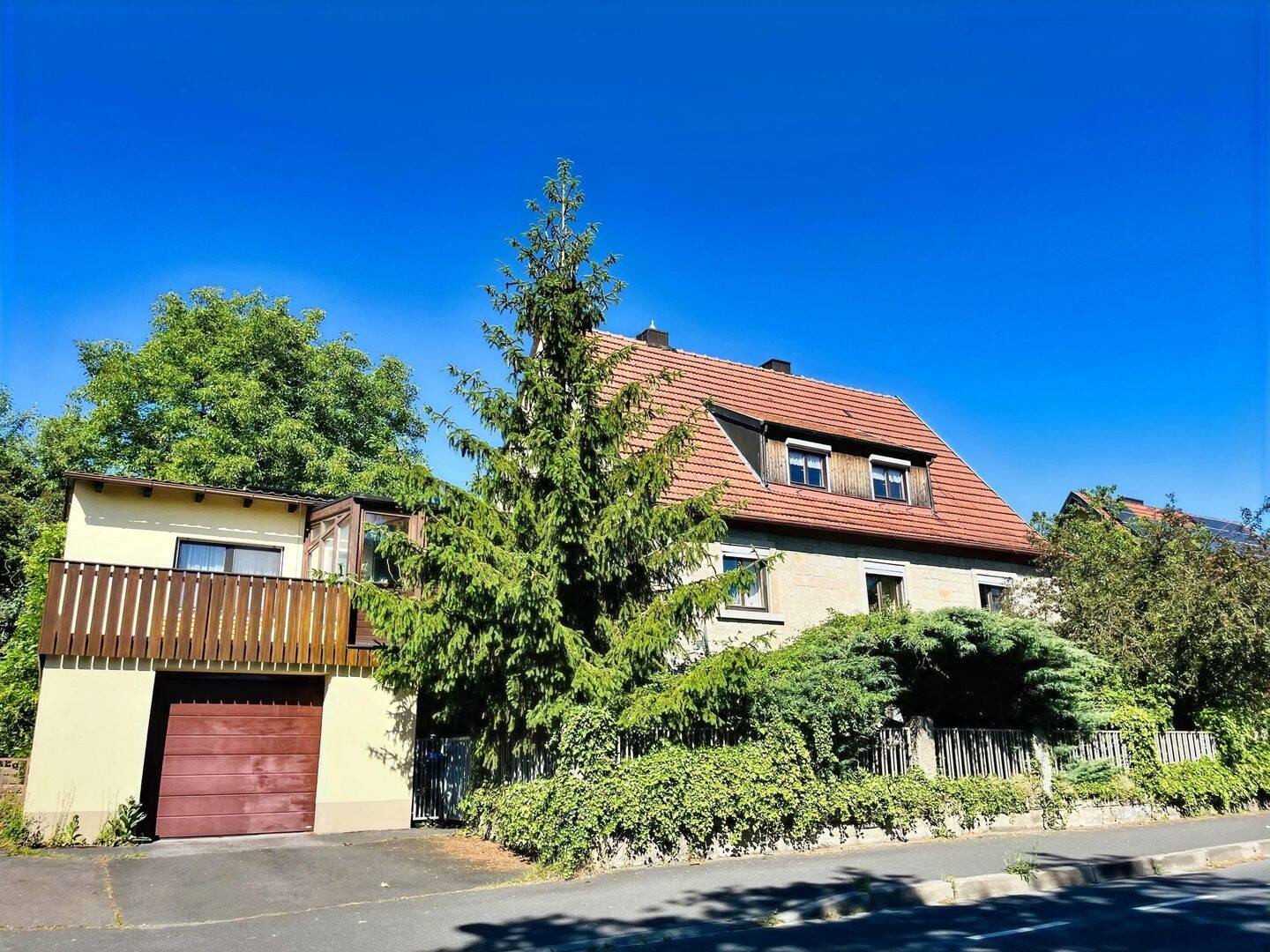 Schmuckes Sandsteinhaus mit Garten in sonnenverwöhnter Lage – unweit der Altstadt, Grund 952m², 9 Zimmer, Wohnfl. 200m²!, 97475 Zeil a. Main