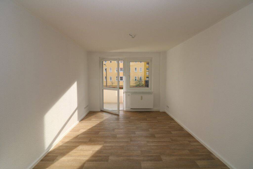 Dein Platz an der Sonne! – 2RW mit ebenerdiger Dusche und Balkon, 9599 Freiberg