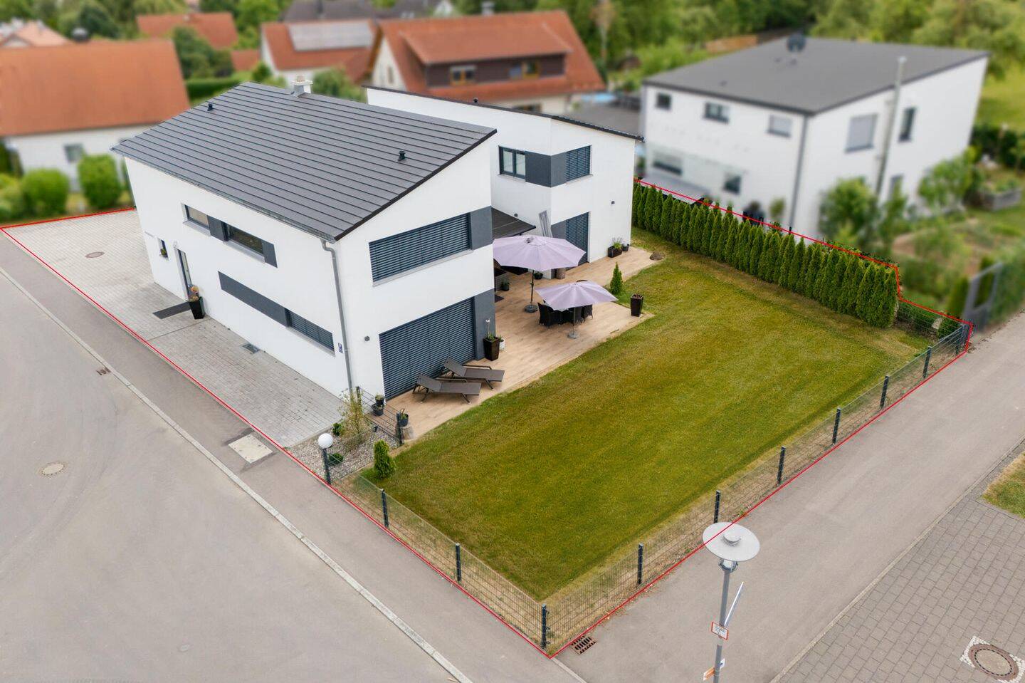 Neuwertiges Traumhaus mit luxuriösem Platzangebot, 89189 Neenstetten