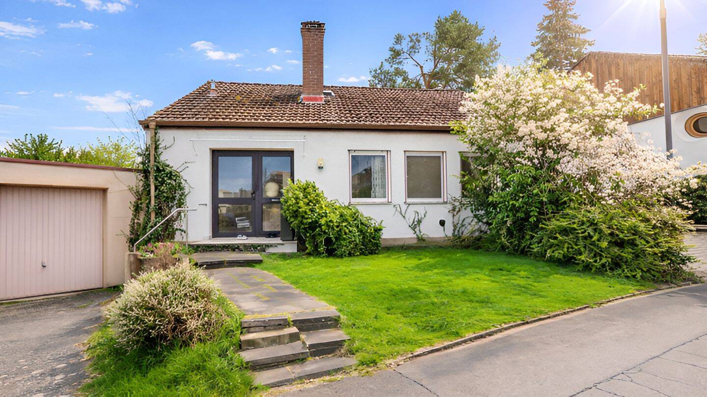 Sofort bezugsfrei: Einfamilienhaus mit Garten, Terrasse und Garage in Konstanz-Wallhausen, 78465 Konstanz