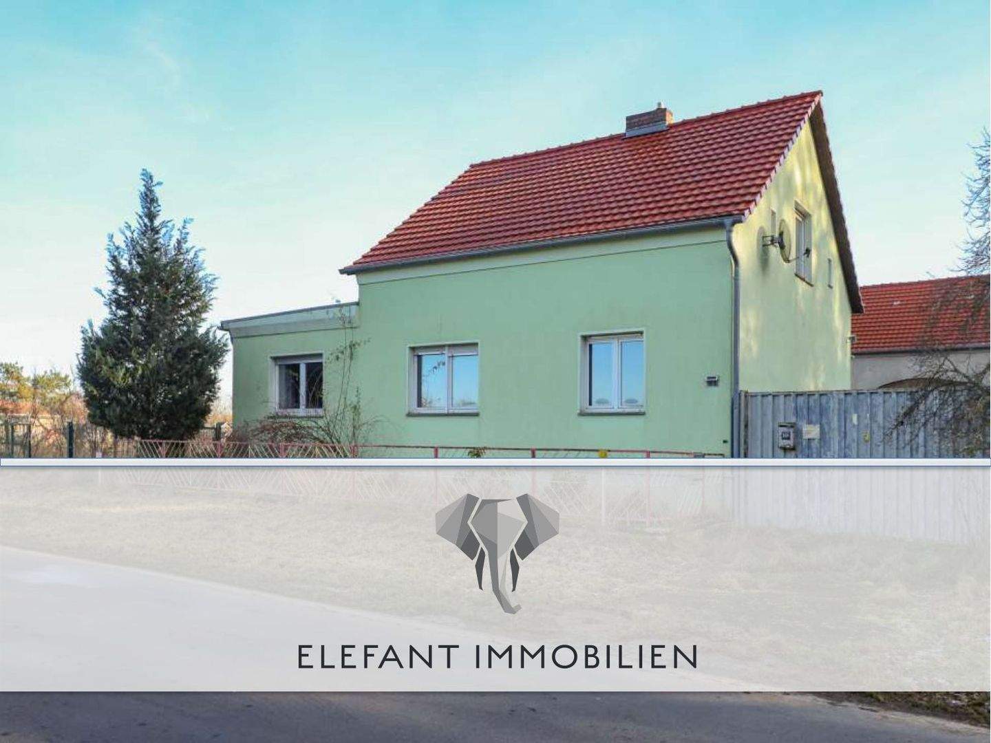 Dreiseithof mit Scheunen | ca. 146 m² Wfl. | 2.736 m² Grundstück | DG mit Potenzial | Sanierungsbed., 15837 Baruth/Mark