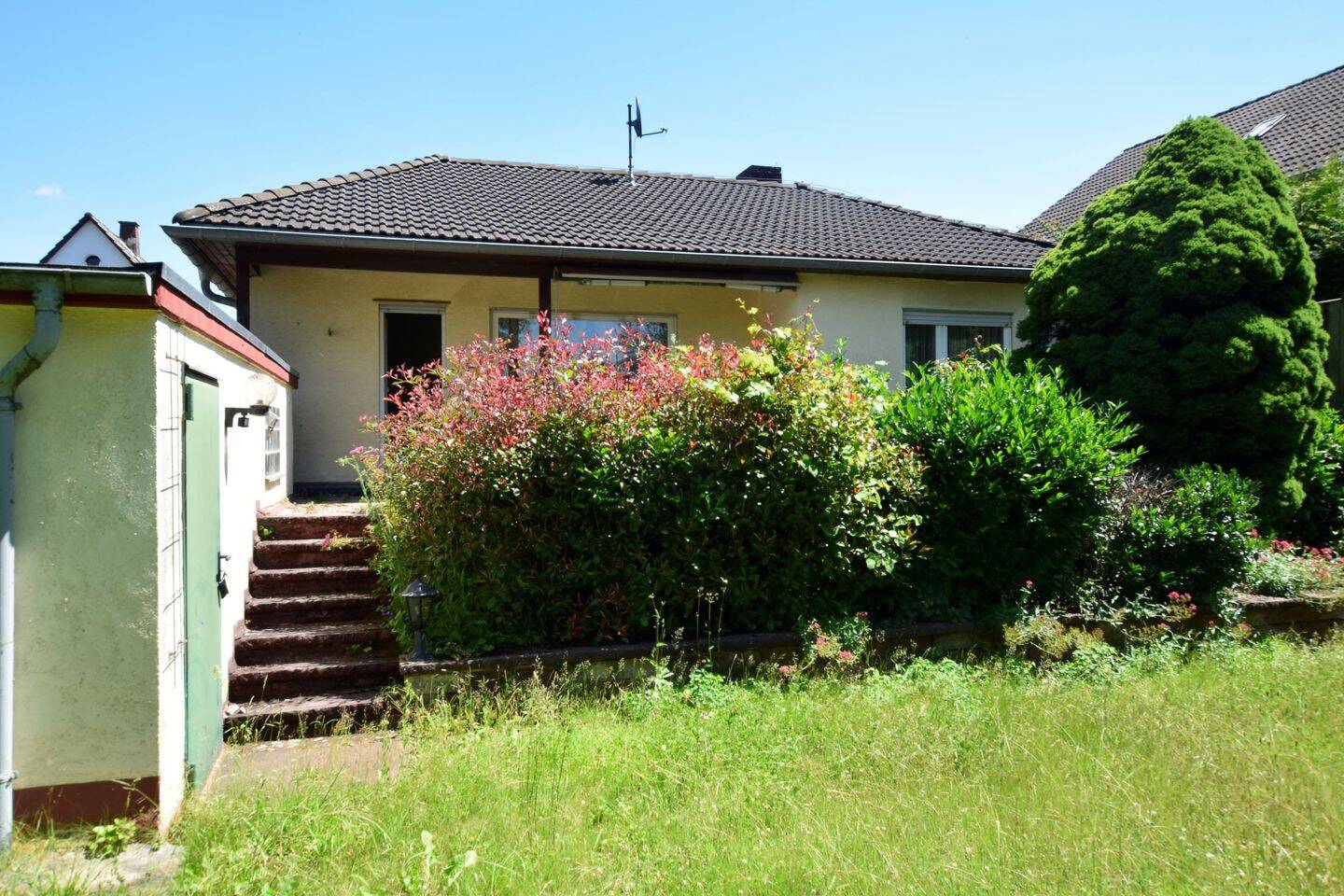 Wohnen auf einer Ebene: Bungalow mit Garage und großzügigem Garten in ruhiger Lage, 64395 Brensbach