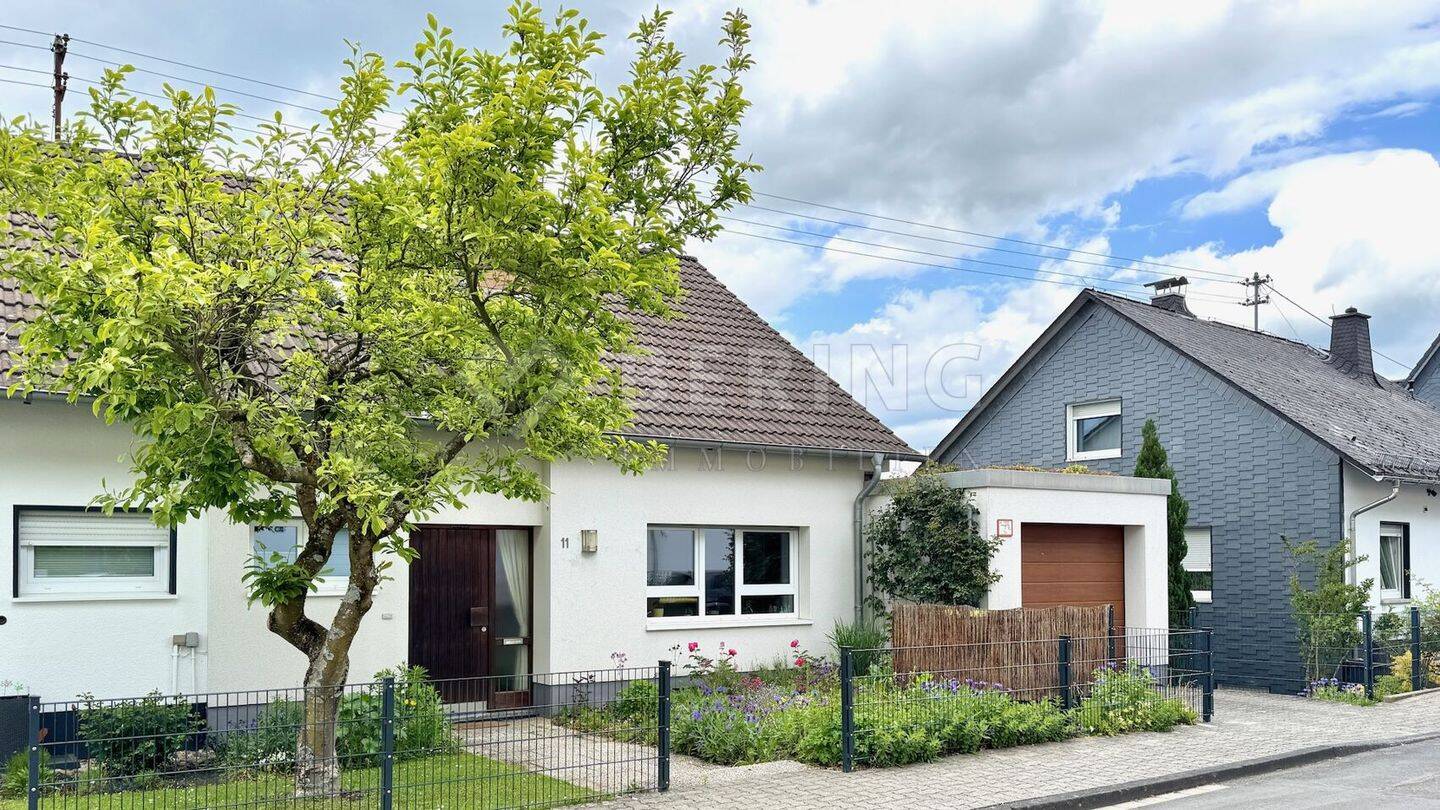 DOPPELHAUSHÄLFTE MIT GARAGE UND VIELEN MÖGLICHKEITEN   |  WEIDENAUER GIERSBERG, 57076 Siegen