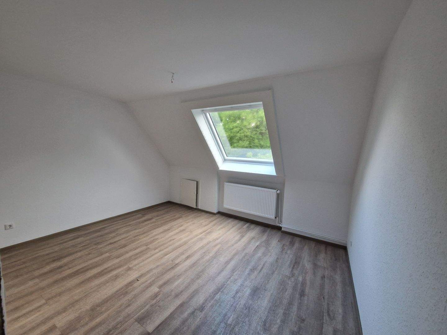 Renovierte helle Dachgeschosswohnung, 26386 Wilhelmshaven