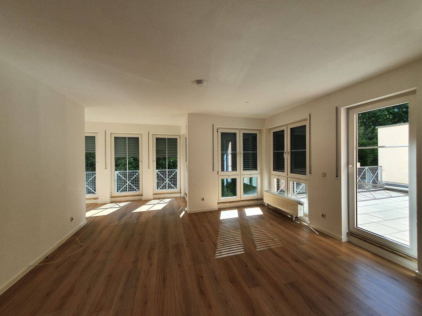 Attraktive 2-Raum-Wohnung mit Einbauküche und großer Terrasse in ruhiger Wohnlage zu vermieten, 8209 Auerbach/Vogtl.