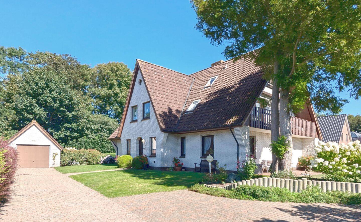 Geräumiges Einfamilienhaus mit Einliegerwohnung und Garage in ruhiger Lage – PROVISIONSFREI –, 25938 Alkersum