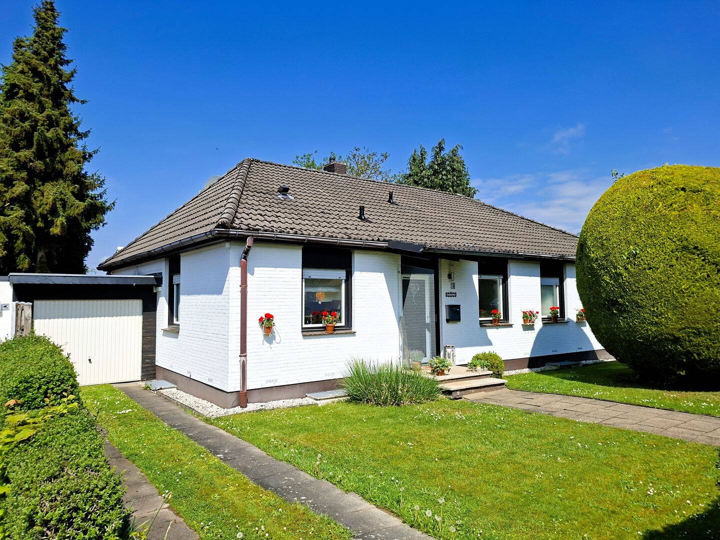 Bungalow mit Kamin und Wintergarten in Bestlage von Much – Unverbauter Fernblick inklusive, 53804 Much