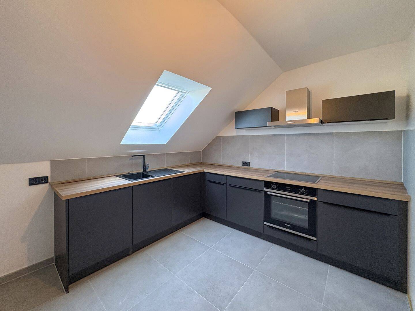 Licht. Stil. Zuhause. – Moderne 4-Zimmer-Dachgeschosswohnung mit Balkon in Borna, 4552 Borna
