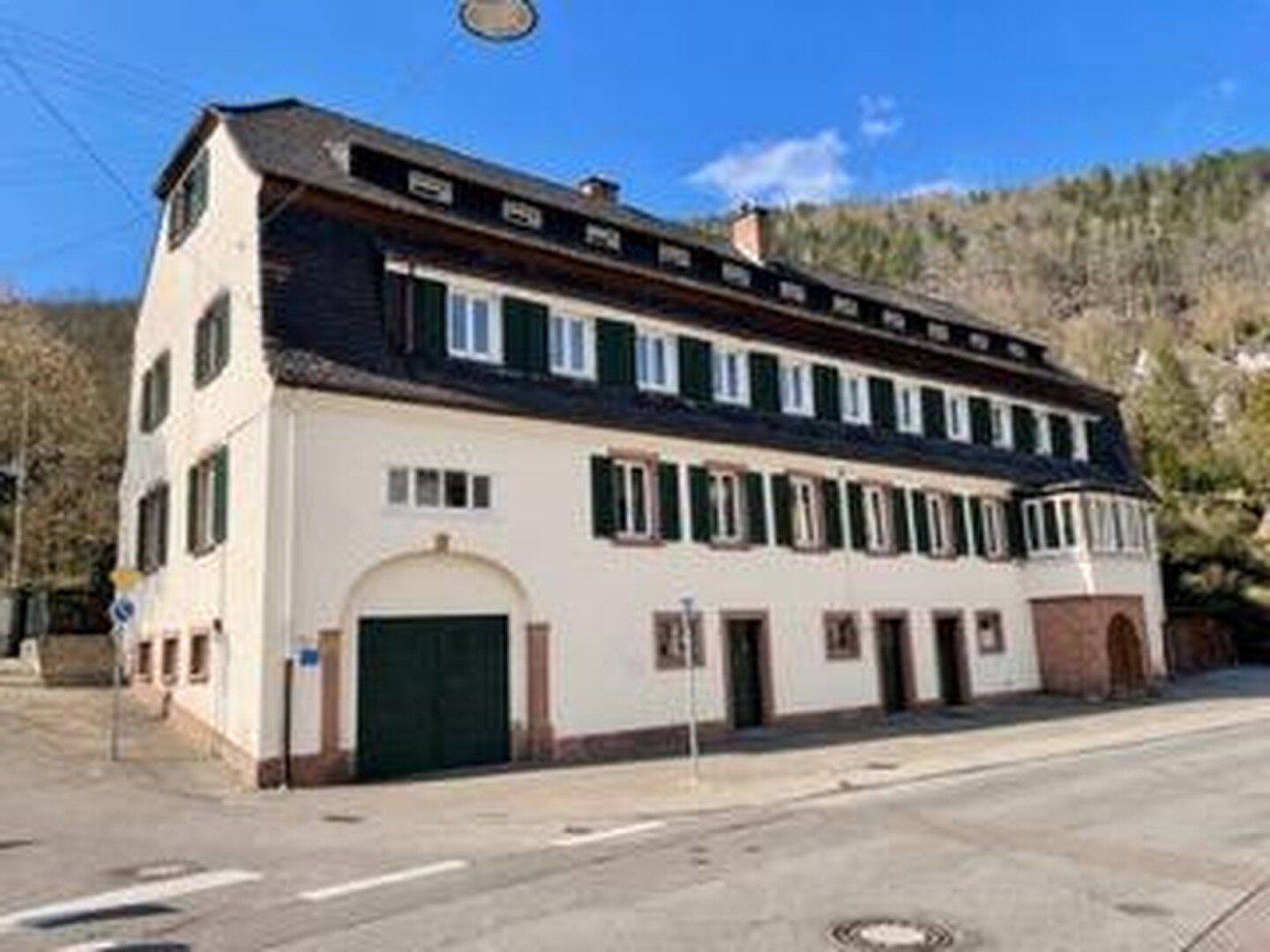 Wunderschöne, komplett renovierte 140qm Altbauwohnung nahe Neustadt mit Garten & 2 PKW Stellplätzen, 67433 Neustadt an der Weinstraße (Haardt Lachen-Speyerdorf Neustadt-Stadt)