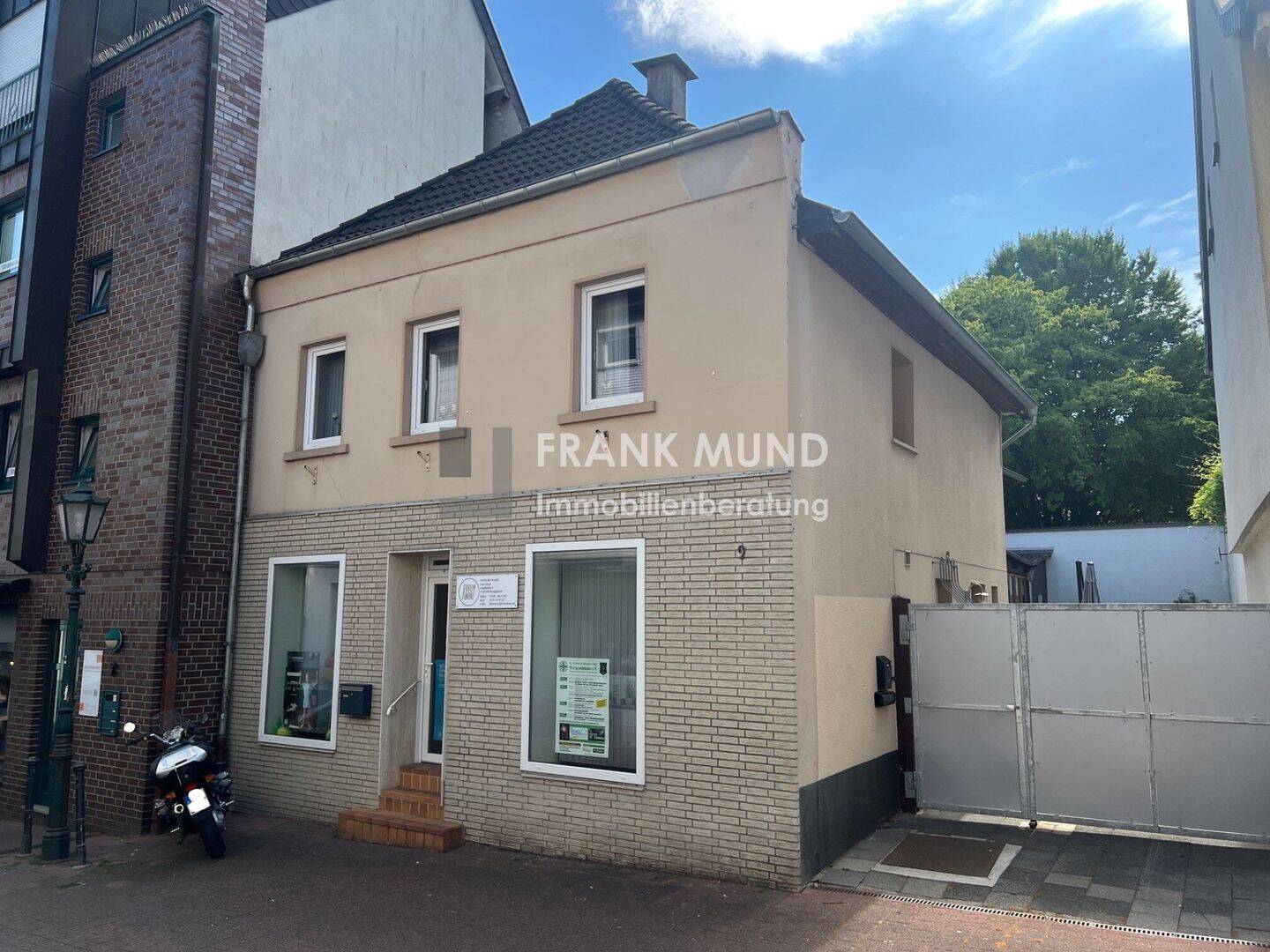 Einfamilienhaus mit kleinem Ladenlokal im Herzen von 41189 Mönchengladbach-Wickrath, 41189 Mönchengladbach
