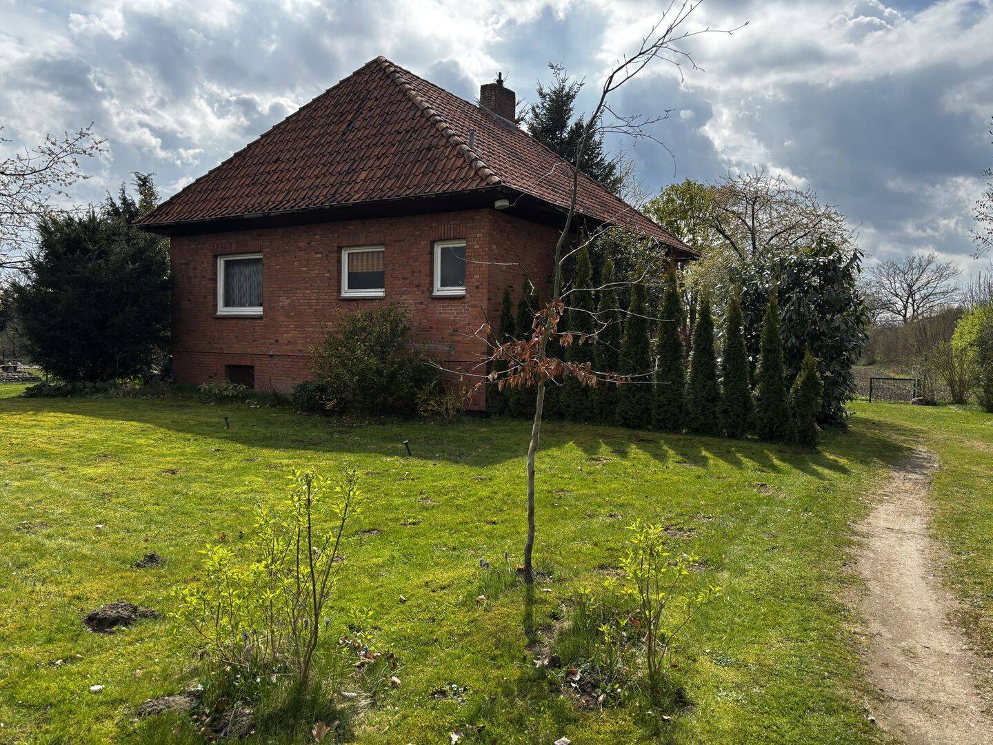 Gepflegter und dennoch modernisierungsbedürftiger Bungalow in Feldrandlage, 23816 Bebensee
