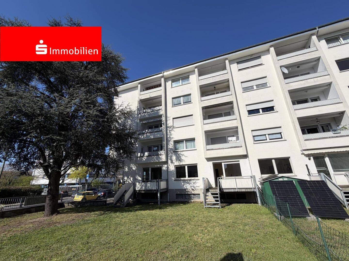 Gepflegte 4 Zi. Wohnung inkl. 2 Stellplätzen – zentrale Wohnlage, 63069 Offenbach am Main (Lauterborn Offenbach am Main Rosenhöhe)