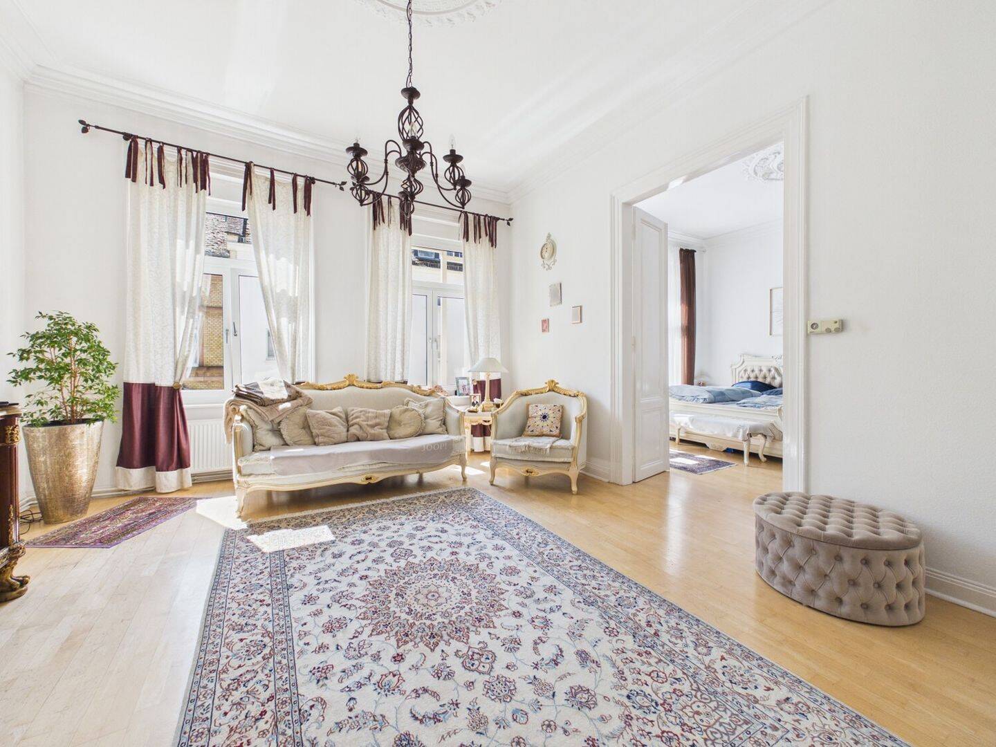 Helle Altbauwohnung mit Balkon, nahe der Adolfsallee und fußläufig zum Bahnhof !, 65185 Wiesbaden (Wiesbaden)