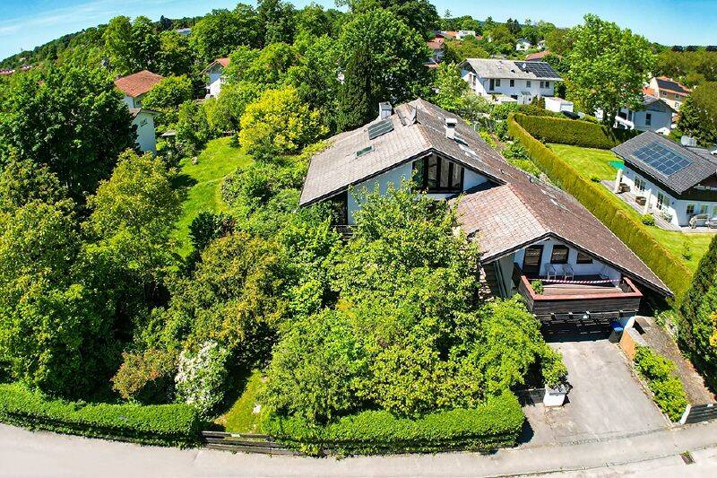 Wohnen im Grünen – besonders großzügiges Familienhaus mit viel Potenzial, 82335 Berg