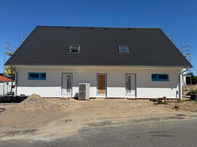 Exklusiver Neubau-Erstbezug – hochwertige Doppelhaushälfte mit 121 m² Wohnfläche und Wärmepumpe, 18299 Dolgen am See