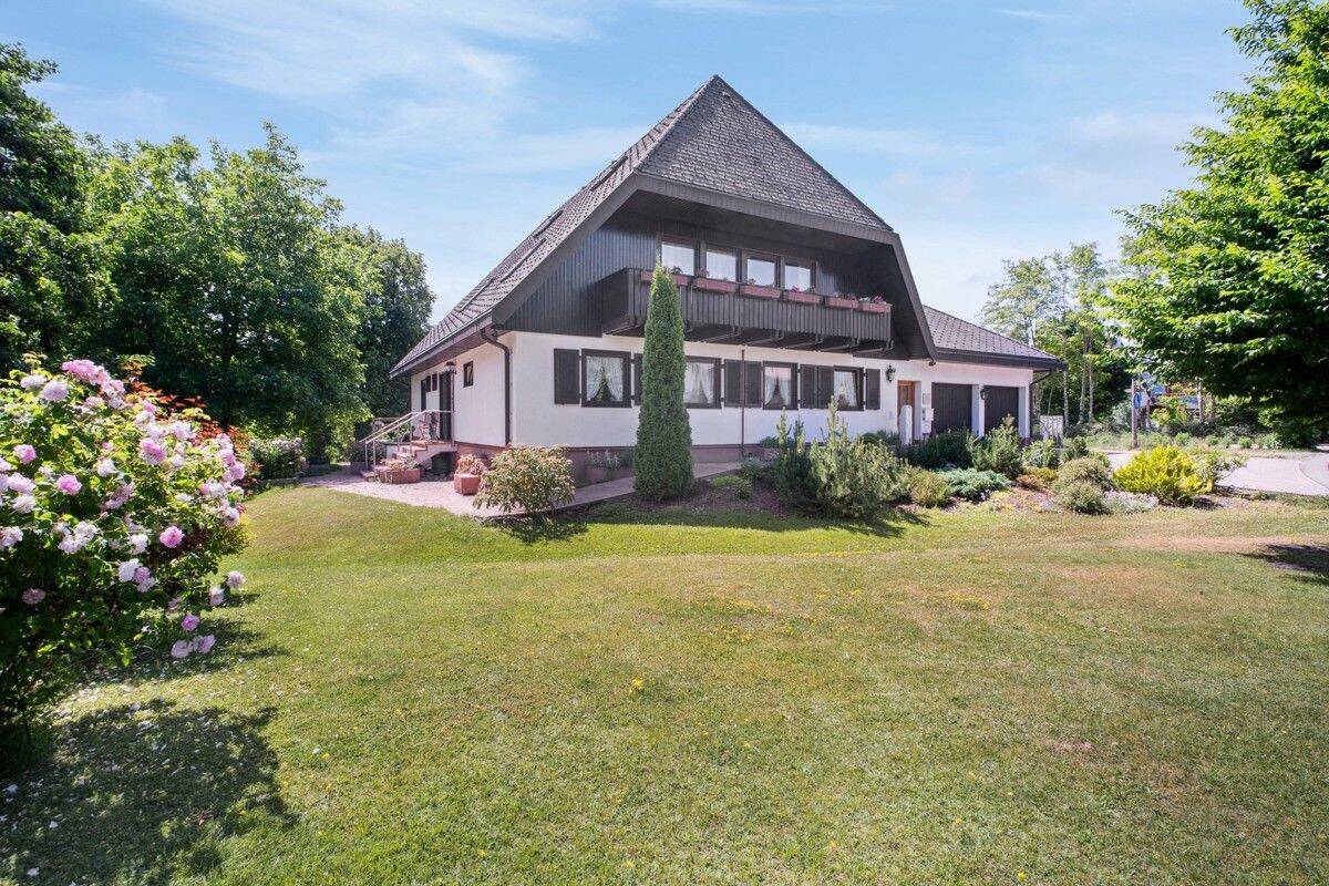 Provisionsfrei – Großzügiges Einfamilienhaus in idyllischer Lage mit Weitblick + ELW, 79859 Schluchsee