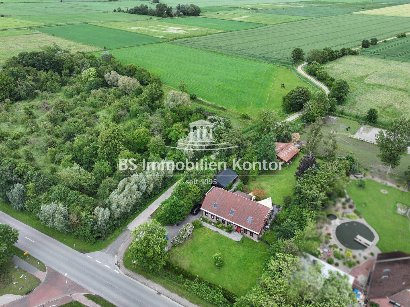 Gr. Einfamilienhaus mit Reitplatz und ca. 29.514qm angepachteter Fläche!, 26736 Krummhörn