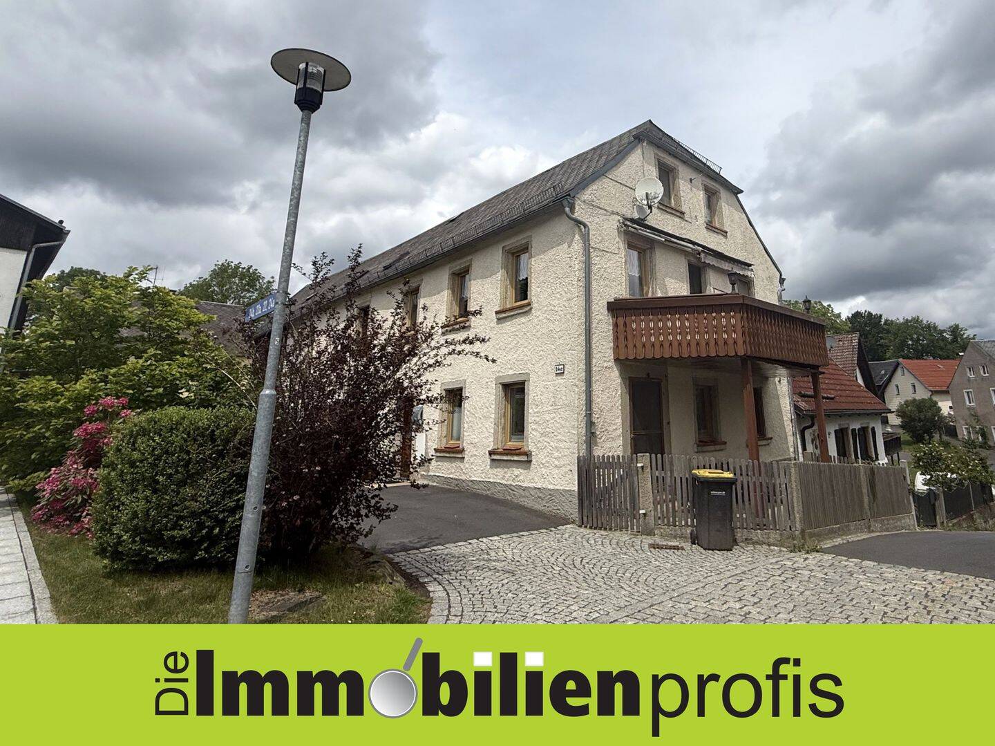 Selb: Großzügige Eigentumswohnung mit Scheune, 95100 Selb