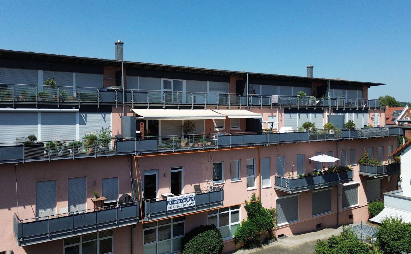 Attraktive, großzügige 3 Zimmer-Eigentumswohnung im 1. OG mit Einbauküche, Bad, Gäste-WC und Balkon, 67655 Kaiserslautern (Innenstadt)